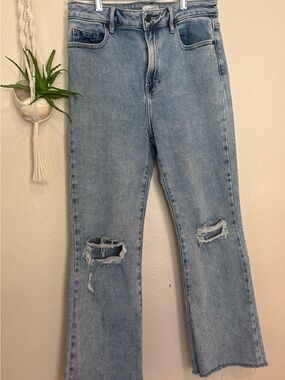 Carly Jean Light Wash Distressed Women’s cropped Jeans 9